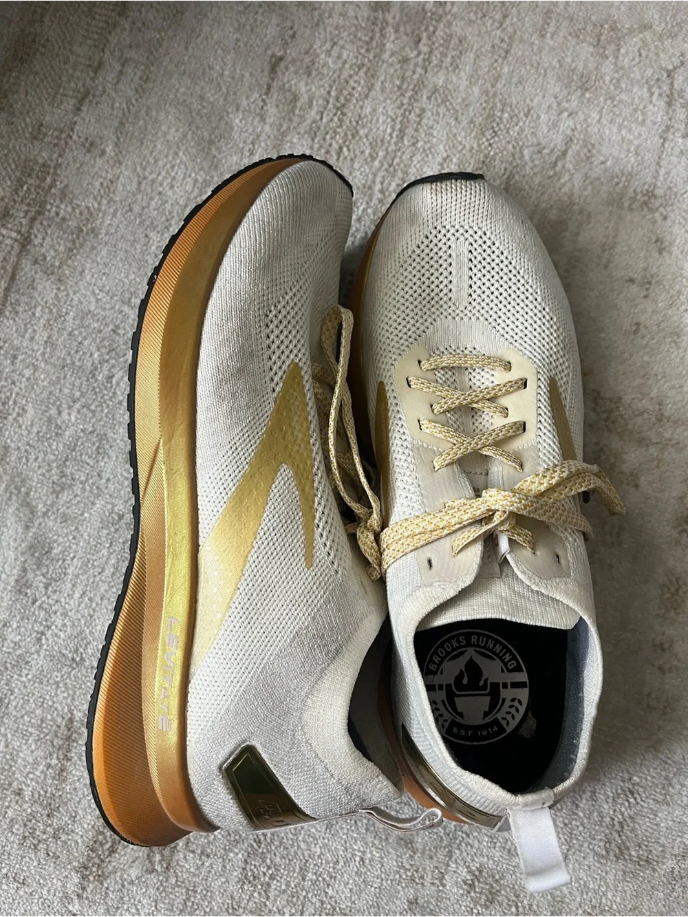Brooks Levitate 4 Victory Edition Size 9